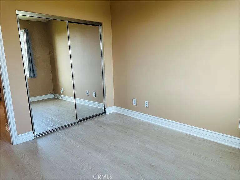 5555 Carpenter Ave #4 — Photo 19