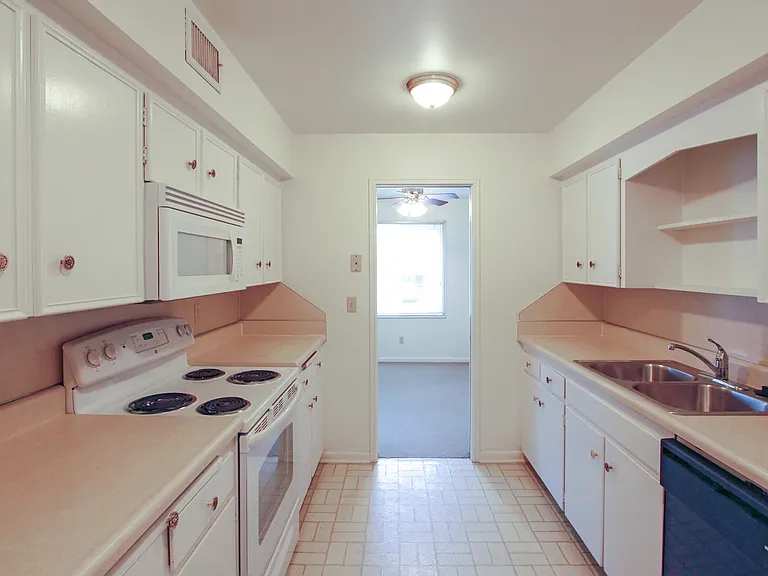 Heritage Apartments — Photo 5
