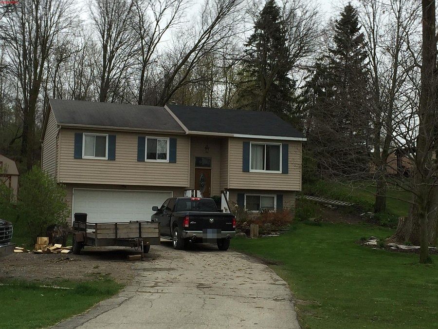 1st image of 530 Douglaston Dr