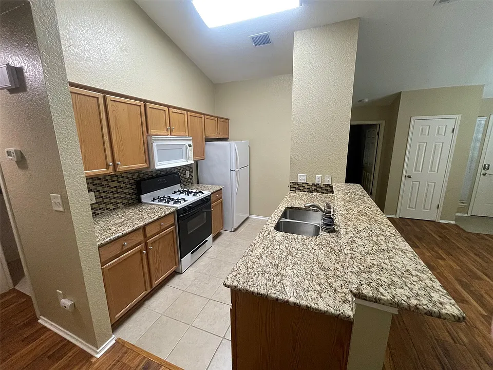 106 Prairie Springs Ln