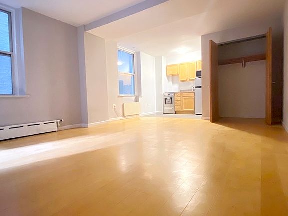 2nd image of 223 2nd Ave APT 3Q