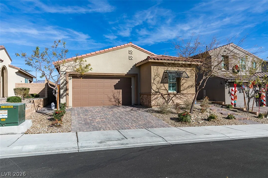 3 bed, 2.5 bath, 1717 sqft, $2,750 — Photo 2