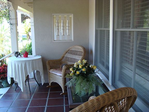 2nd image of 1220 E Glenoaks Blvd APT 1