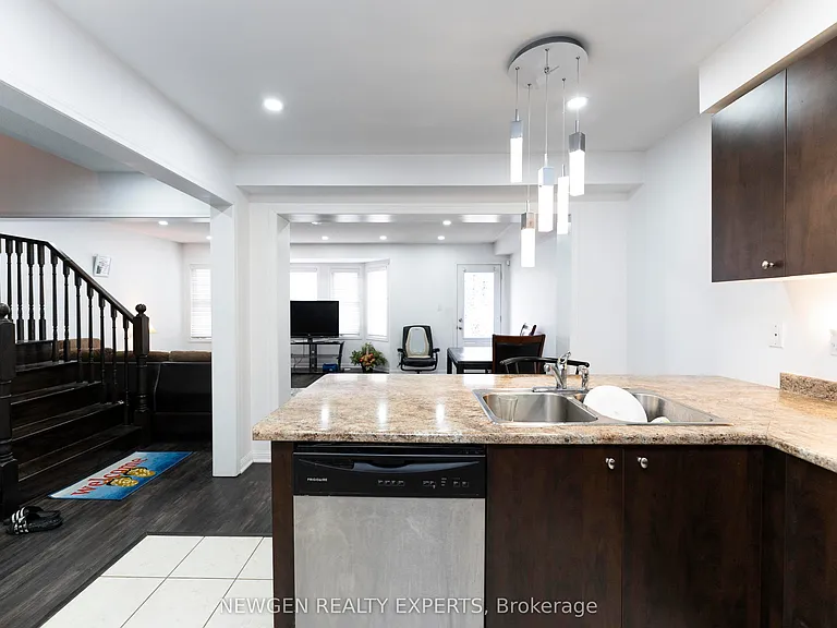 51 Colonel Frank Ching Cres — Photo 16