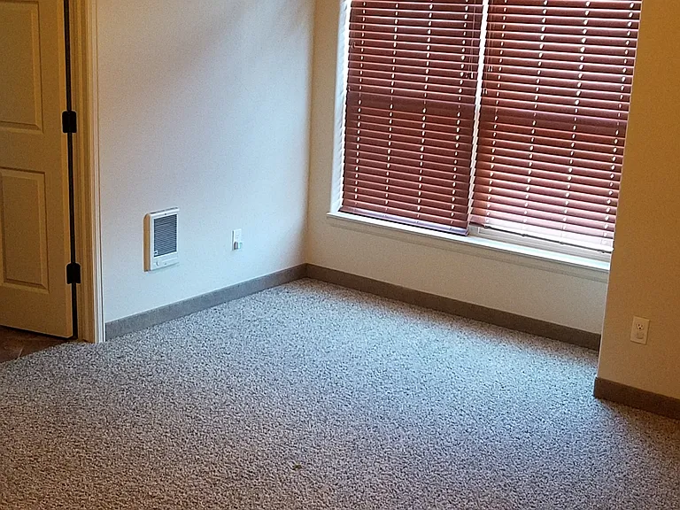 902 College Ave — Photo 5