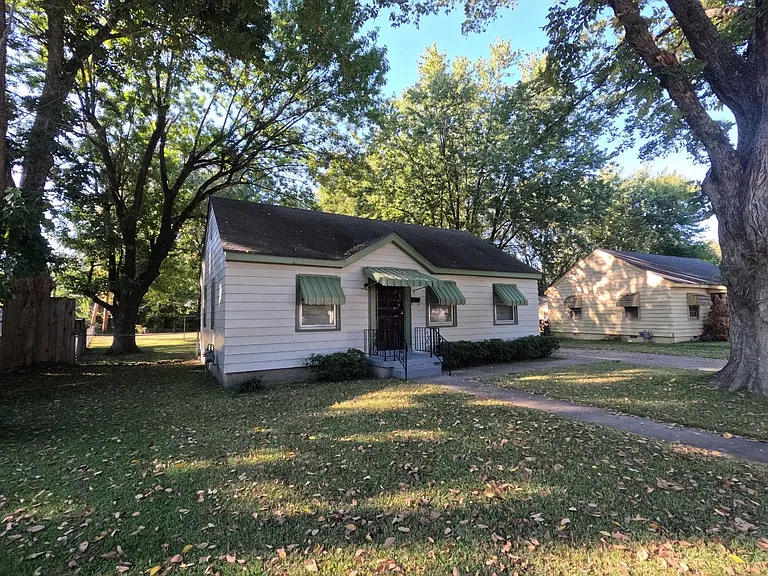 1311 Victor Dr — Photo 1