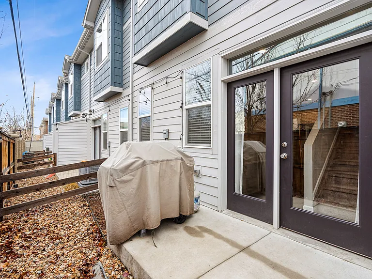 1050 Oak Cir — Photo 28