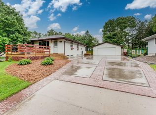 6795 Upper 5th St N, Oakdale, MN 55128