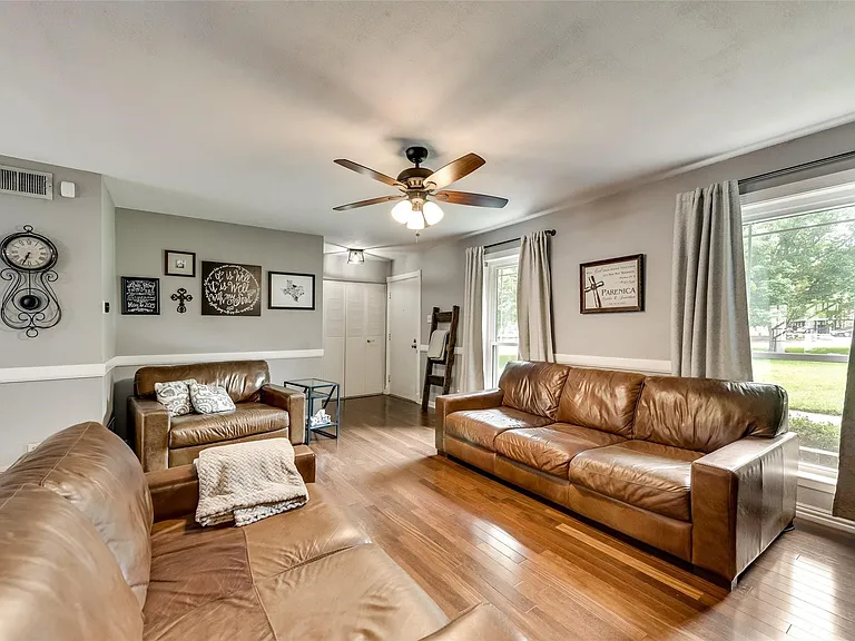 426 Westview Ter — Photo 2