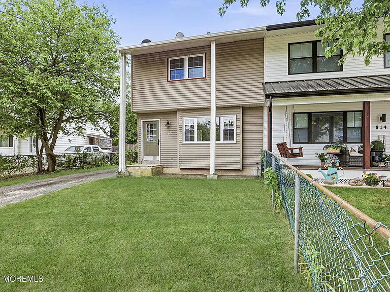812 Oak St — Photo 2