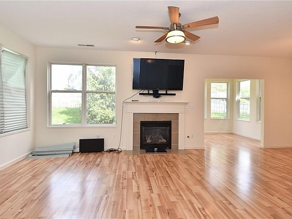 5th image of 8330 Berrybush Ln