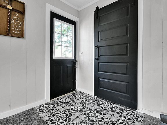 3rd image of 6 Linwood St