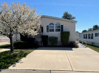 27 Pine Ridge Blvd, Whiting, NJ 08759