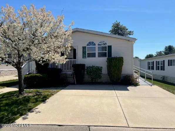 27 Pine Ridge Boulevard, Whiting, NJ 08759
