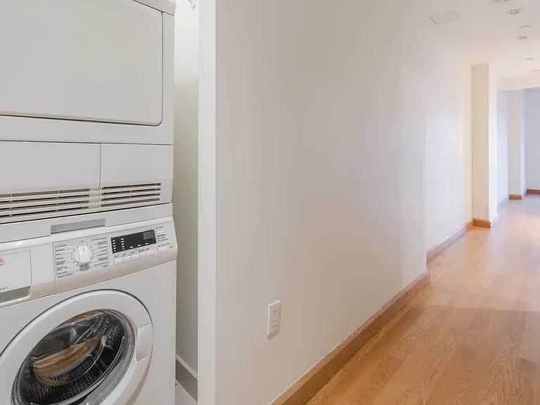 431 W 37th St #10G — Photo 15