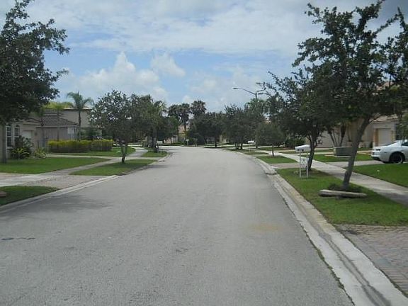 3rd image of 124 SW 206th Ave