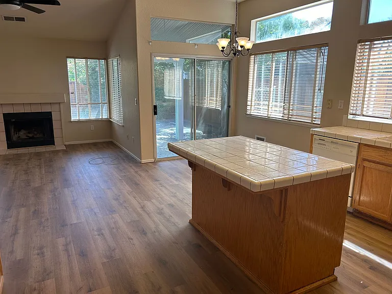 580 Creekwood Ct — Photo 6