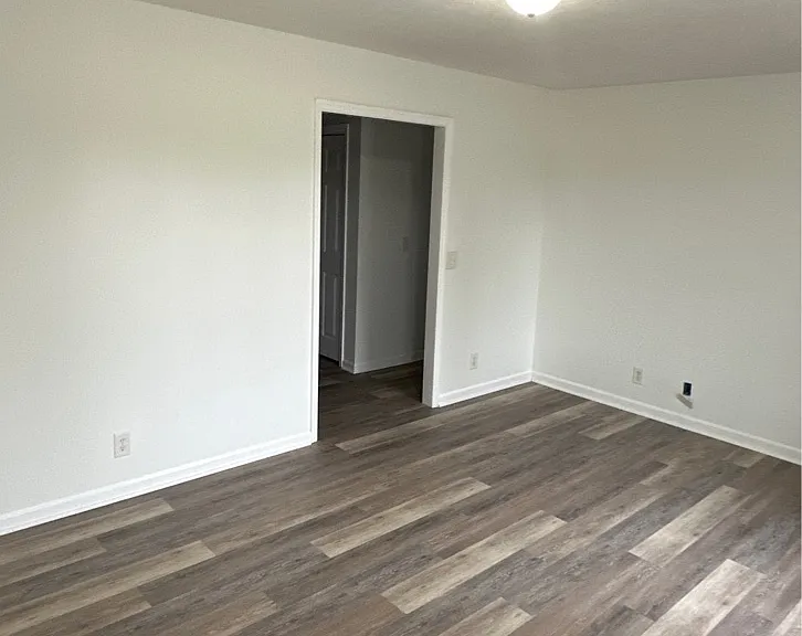 200 Glendale Ave #B — Photo 1