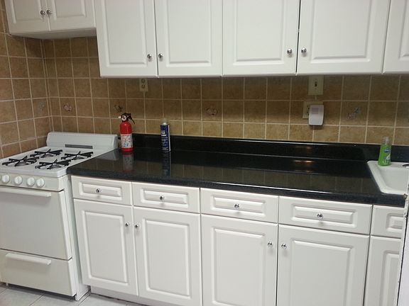 3rd image of 14715 Roosevelt Ave