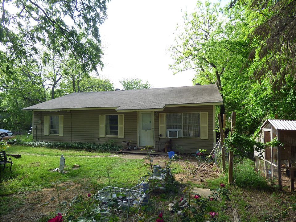 1st image of 511 W Pecan St