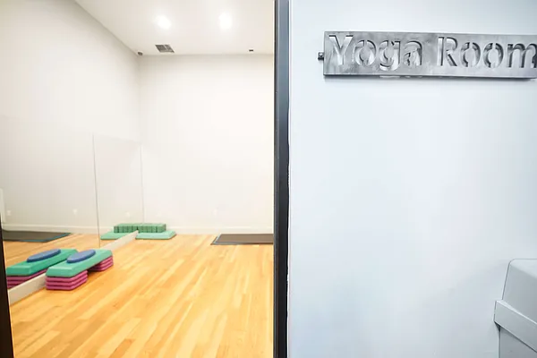 Rented by Manhattan Management LLC | media 14
