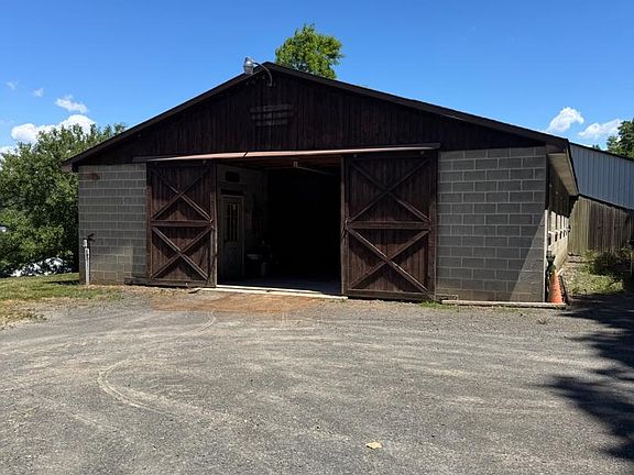 5th image of 135 Pike Rd
