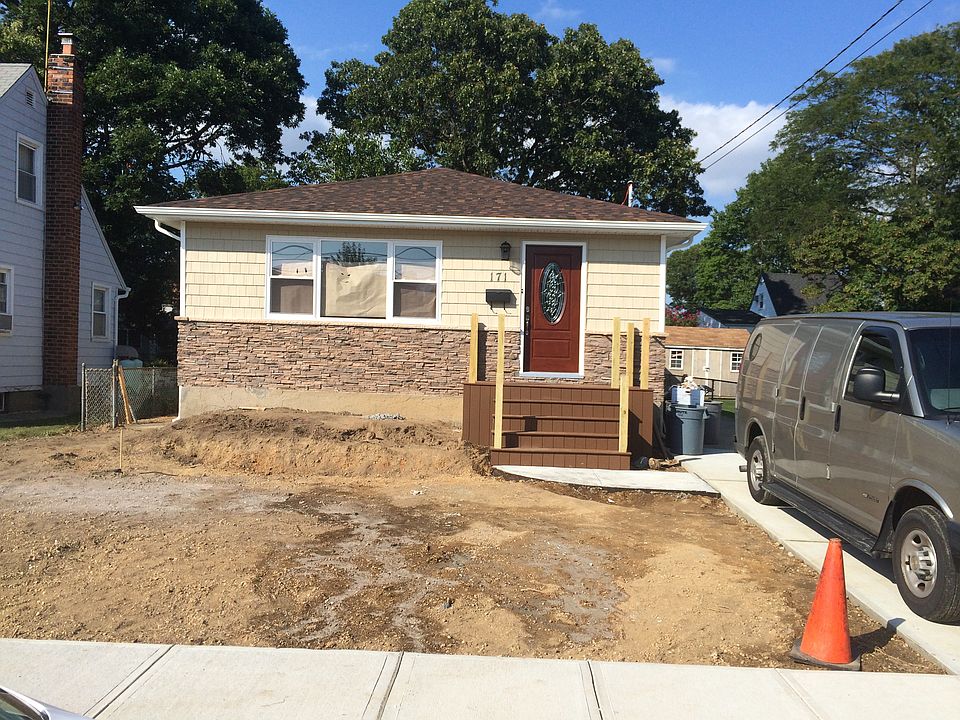 1st image of 171 Van Buren St