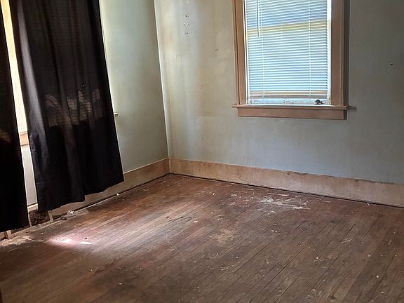 4th image of 3112 N 47th Ave