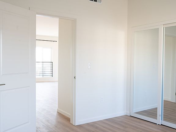 5th image of 5259 Lexington Ave #2