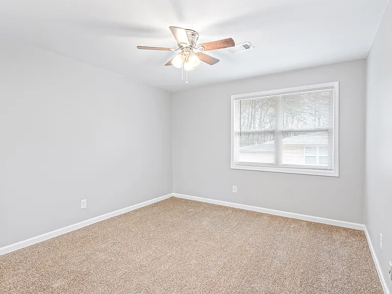 Georgian Oaks Apartments — Photo 13