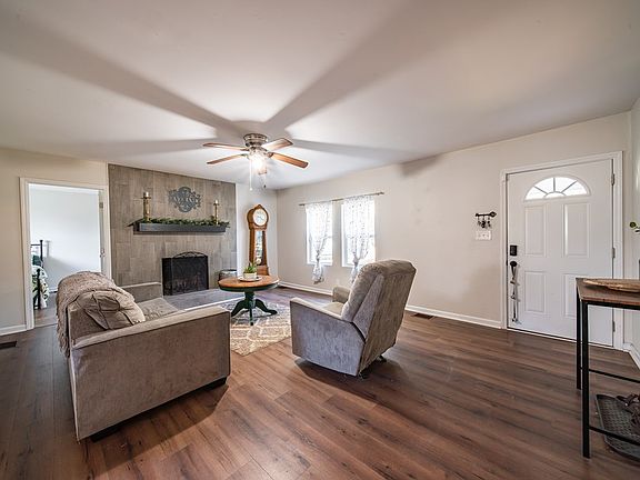 3rd image of 3944 Steam Mill Rd