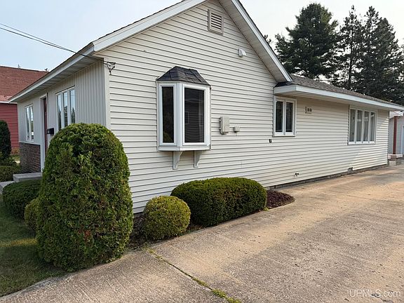 3rd image of 206 N 5th St