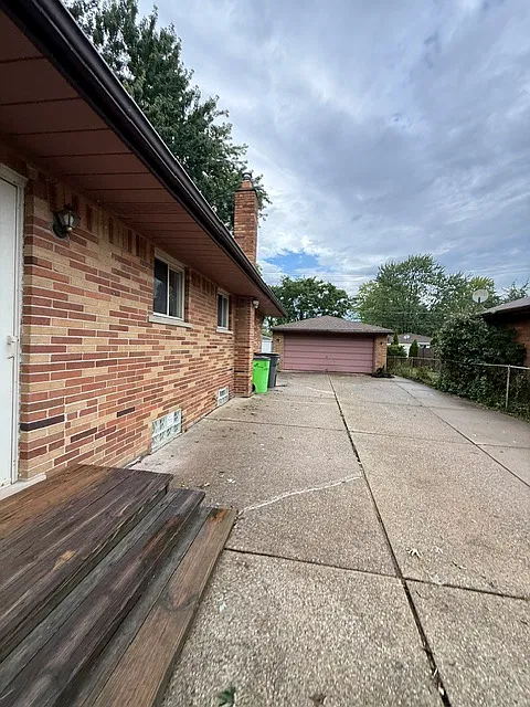 3 bed, 1200 sqft, $1,650 — Photo 4