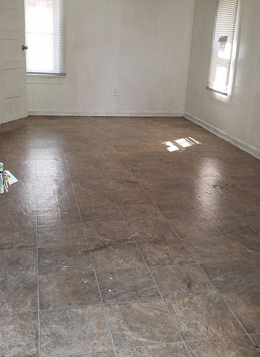 2nd image of 215 1/2 W 16th St