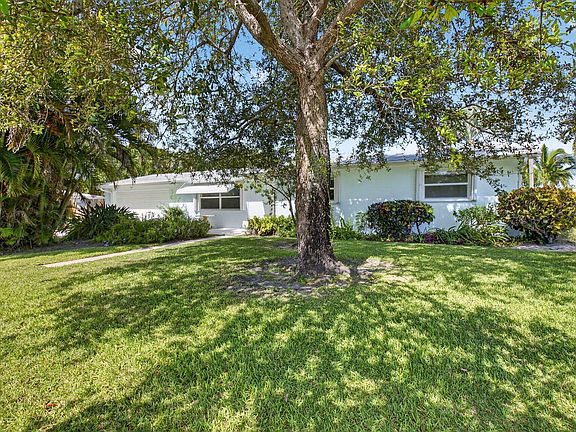3rd image of 1205 SW 1ST Street