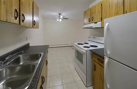 1 bed, 1.0 bath, 689 sqft, $1,100 — Photo 2