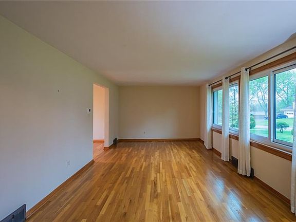 3rd image of 93 McLaughlin Dr