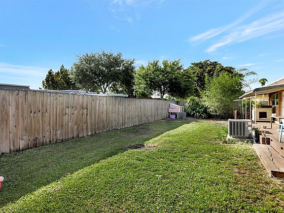 4th image of 7702 NW 74th Avenue