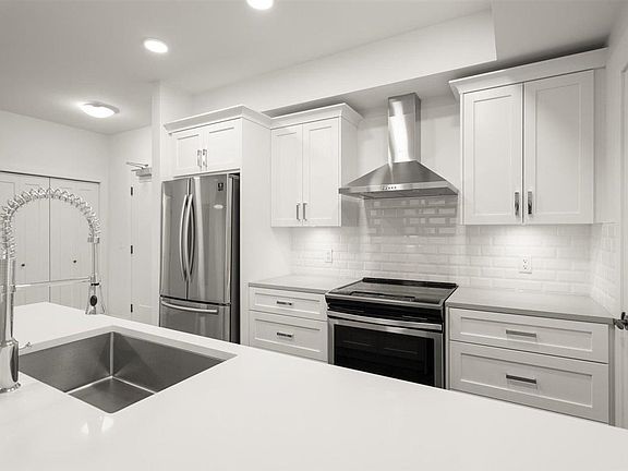 5th image of 33568 George Ferguson Way #101