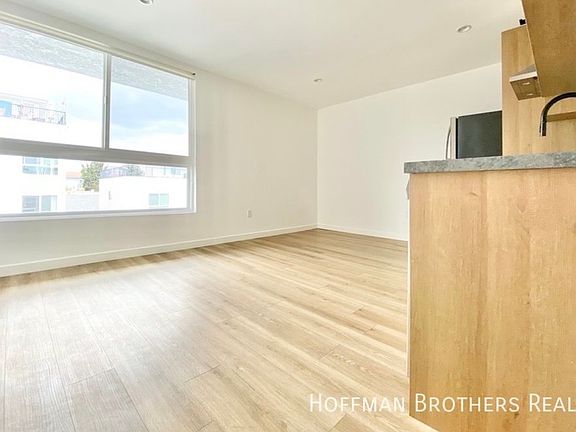 4th image of 233 Rosemont Ave APT 3