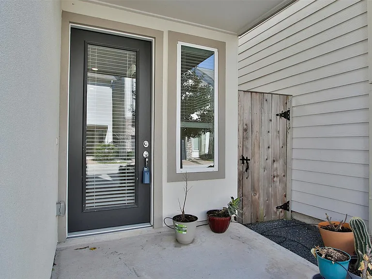126 Knightsbridge Park Ln — Photo 2