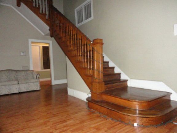 5th image of 105 Owens St