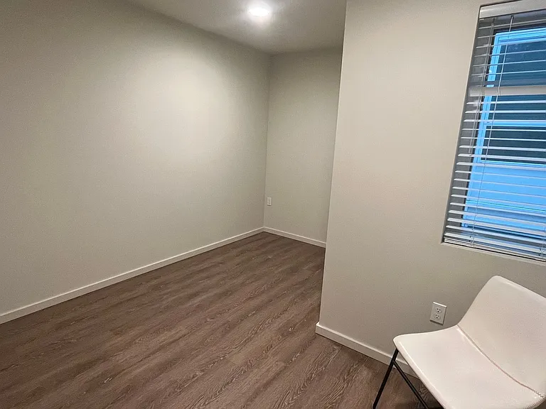 Plaza Apartments — Photo 60