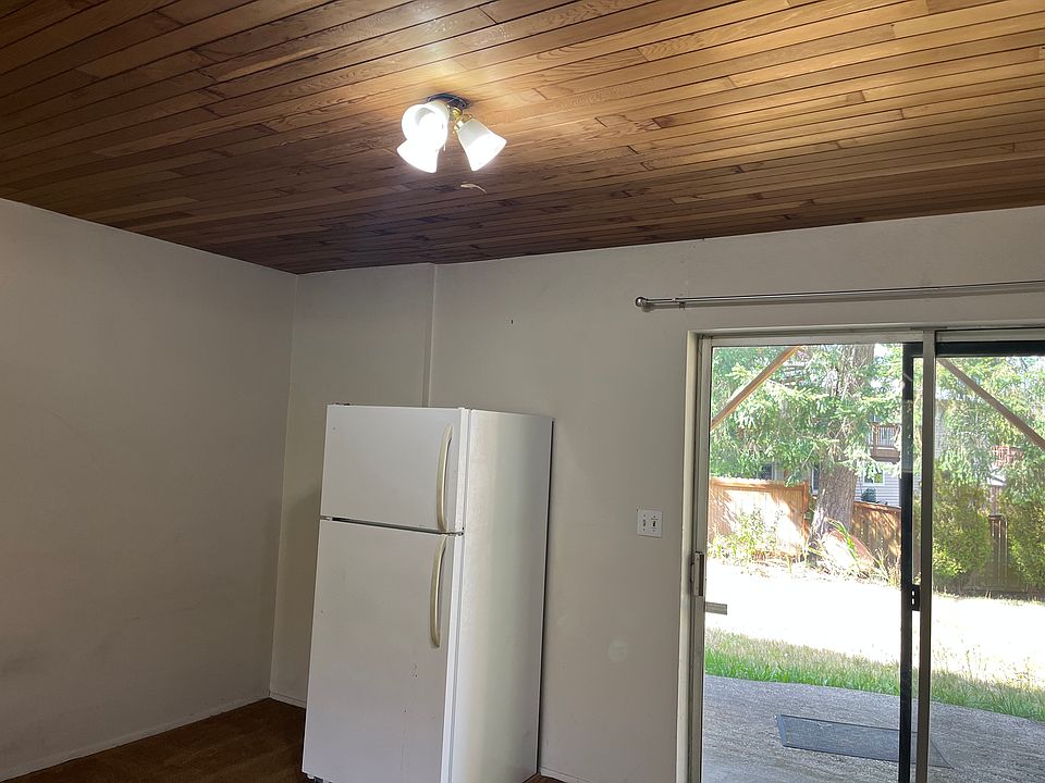 2nd image of 14702 NE 65th St