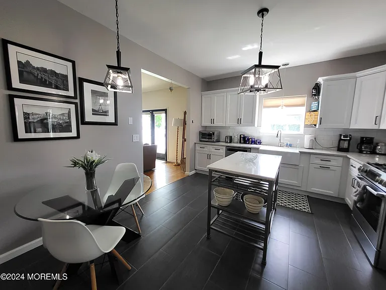 126 Elmwood Ave — Photo 6