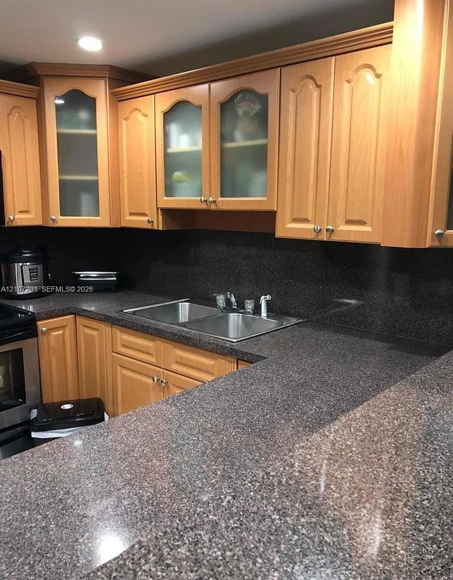 Coral Gate West Condo — Photo 2