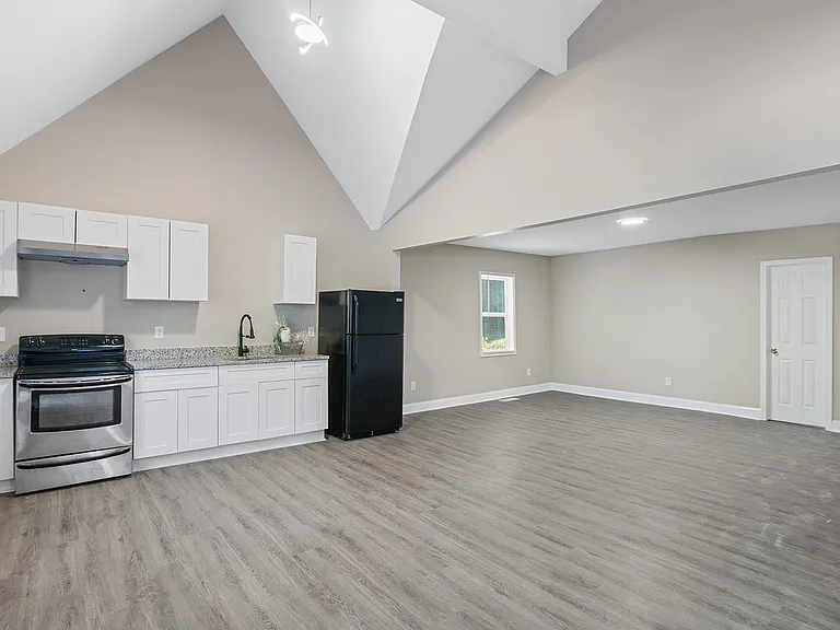 712 North Ave NW #B — Photo 3