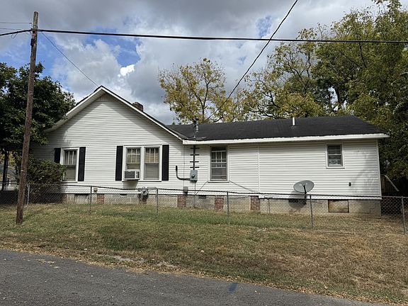 2nd image of 1831 S Main St