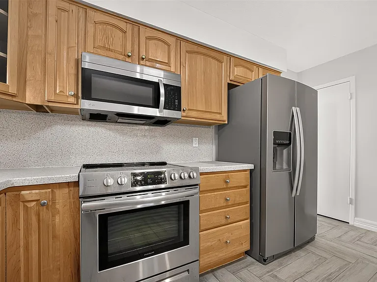 10383 Briar Forest Dr — Photo 16