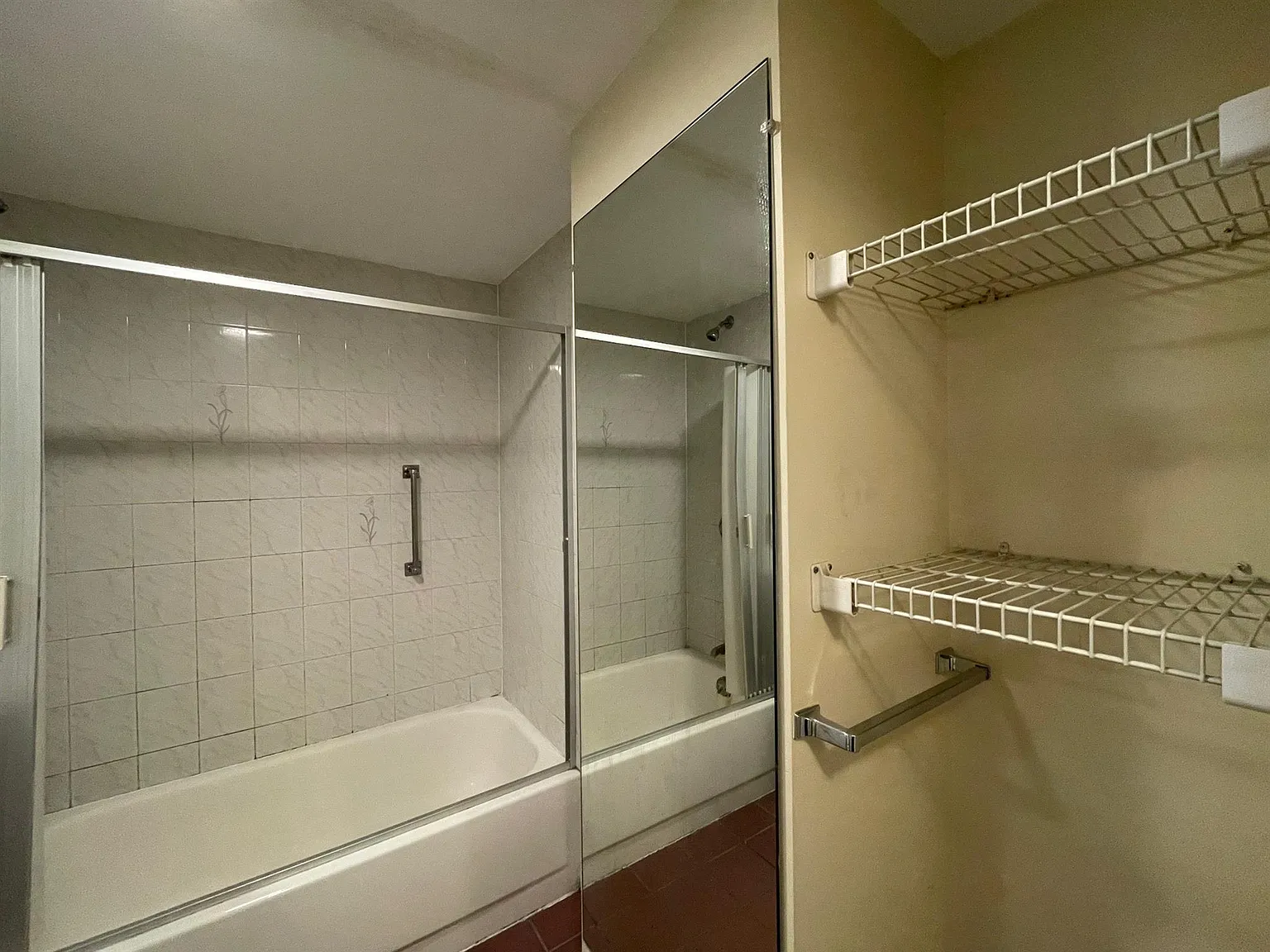 Studio, 450 sqft, $2,300 — Photo 2